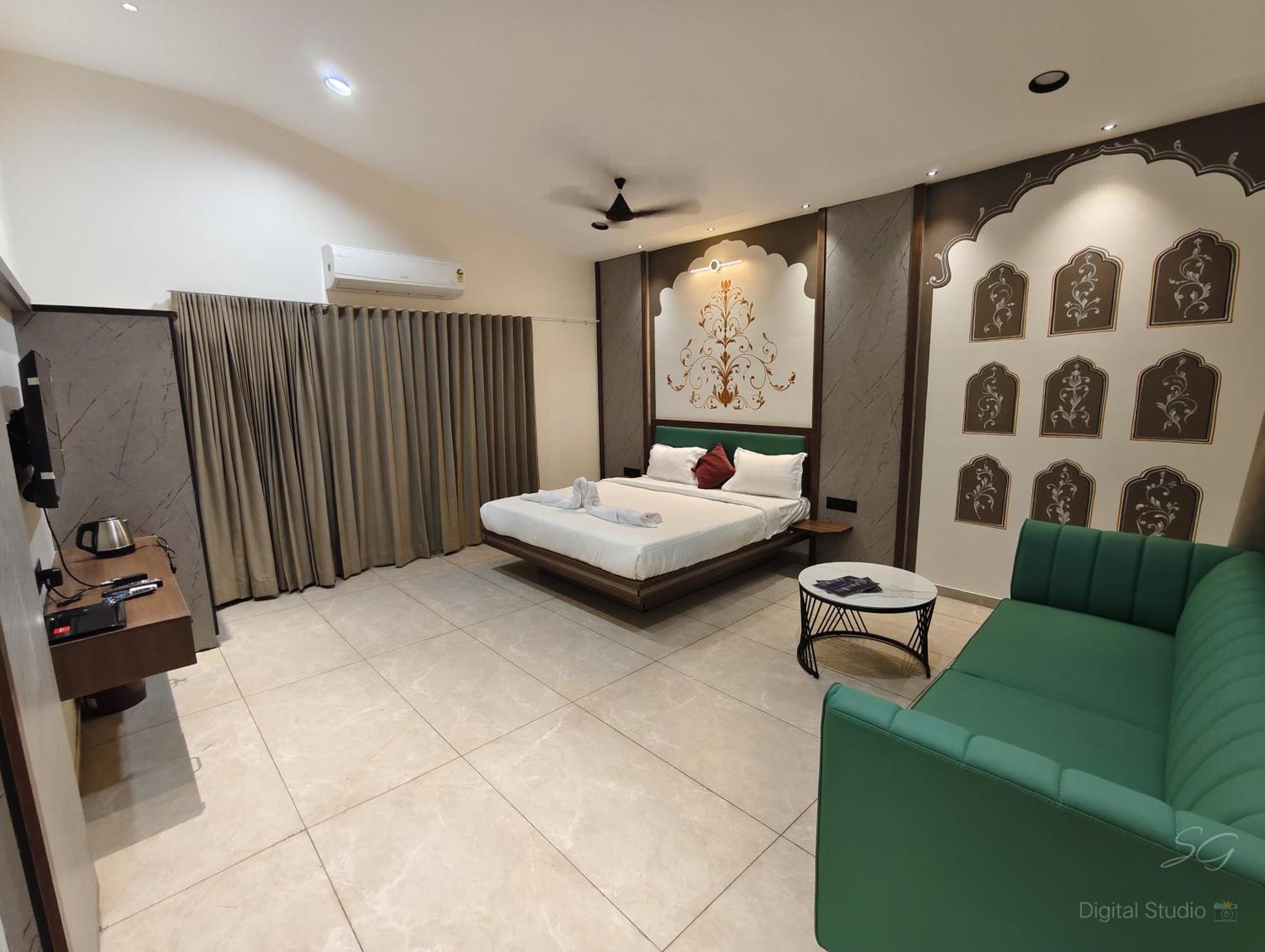 Shree Jalaram Resort Kodāe Exterior photo