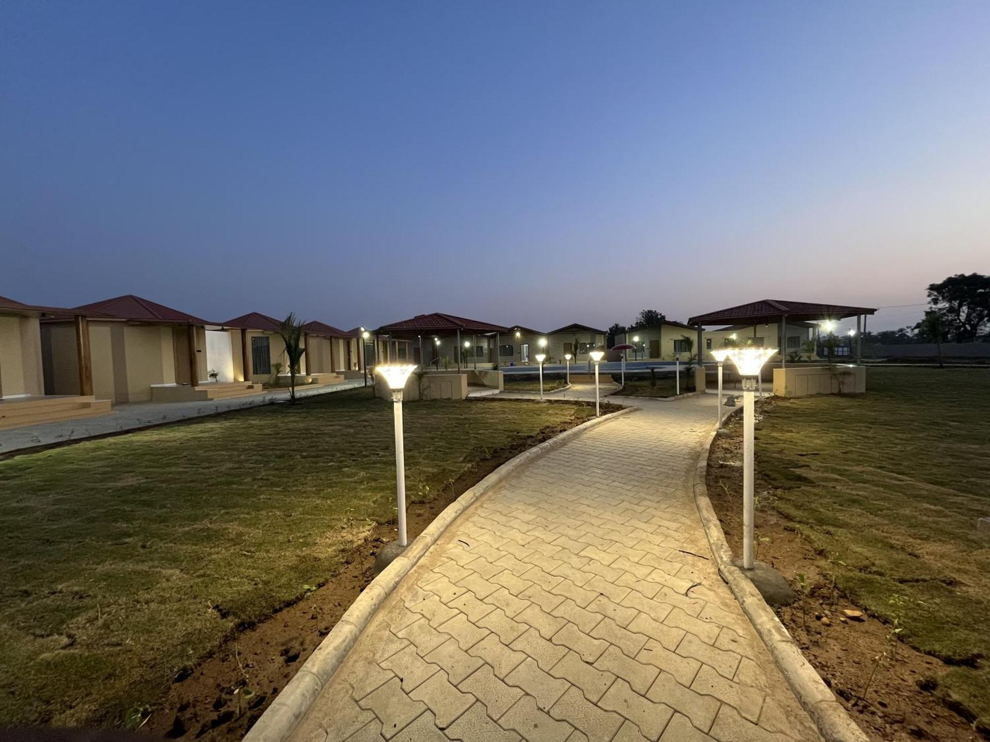 Shree Jalaram Resort Kodāe Exterior photo